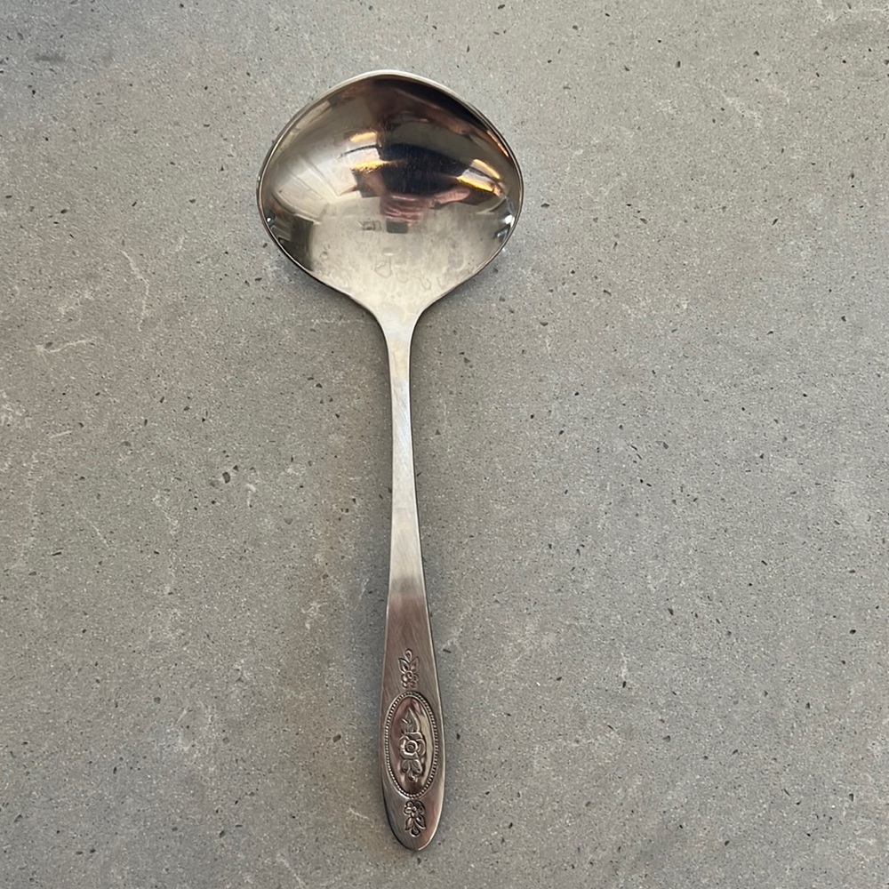 Oneida deluxe stainless gravy ladle